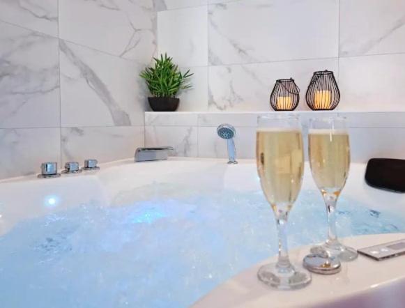 Majord'Home Spa 4*-L'Elegance-Balneo Vieille Ville Анси Экстерьер фото